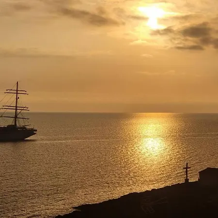 T2 Chaleureux Classe 4 Etoiles, Quartier Typique Au Calme, Plages Et Centre A 5 Minutes, Parking Prive Апартаменты