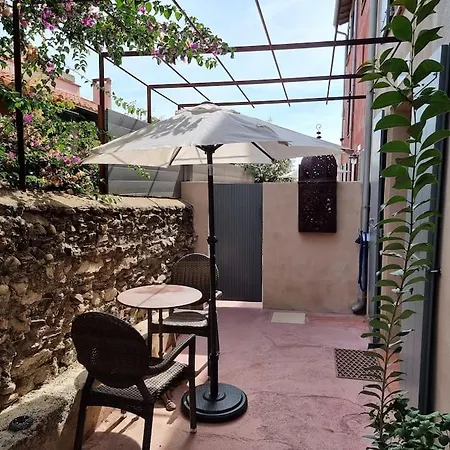 T2 Chaleureux Classe 4 Etoiles, Quartier Typique Au Calme, Plages Et Centre A 5 Minutes, Parking Prive *