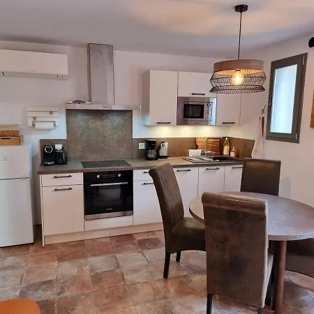 T2 Chaleureux Classe 4 Etoiles, Quartier Typique Au Calme, Plages Et Centre A 5 Minutes, Parking Prive Апартаменты