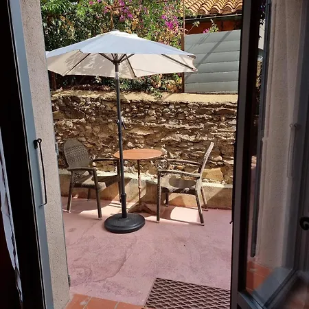 T2 Chaleureux Classe 4 Etoiles, Quartier Typique Au Calme, Plages Et Centre A 5 Minutes, Parking Prive Апартаменты