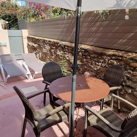 T2 Chaleureux Classe 4 Etoiles, Quartier Typique Au Calme, Plages Et Centre A 5 Minutes, Parking Prive